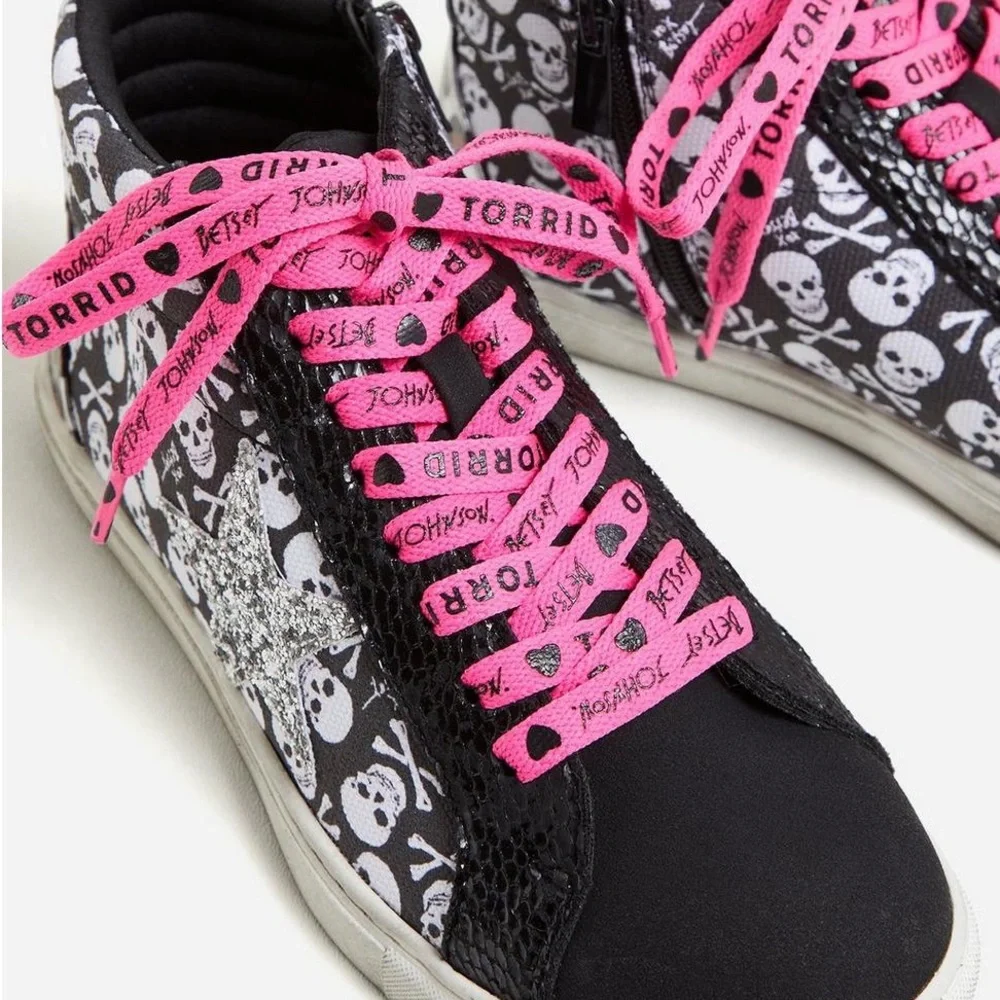 Torrid x Betsey Johnson Black glitter hi top Skull Sneakers, size 8 wide - Picture 2 of 2